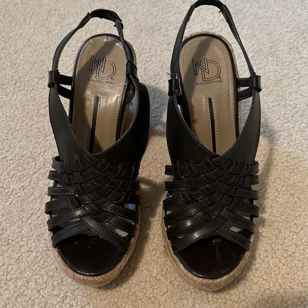 New Direction “Molly” woven wedge sandals size 6